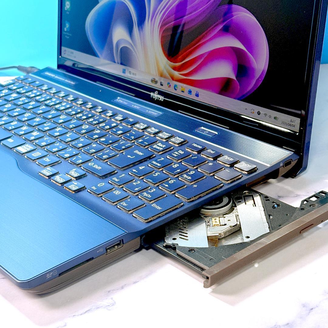 高年式8世代Corei7・16GB・SSD・フルHD・ブルーレイ・ノートパソコン