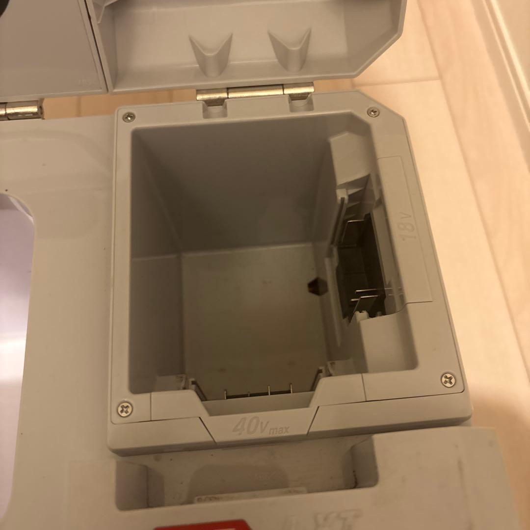 マ*ア様 Makita 40V 冷温庫 DC18RA バッテリー付き