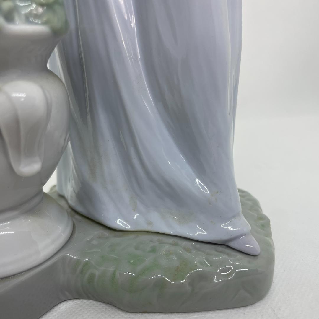 LLADRO リヤドロ No.6782「気品に満ちて」