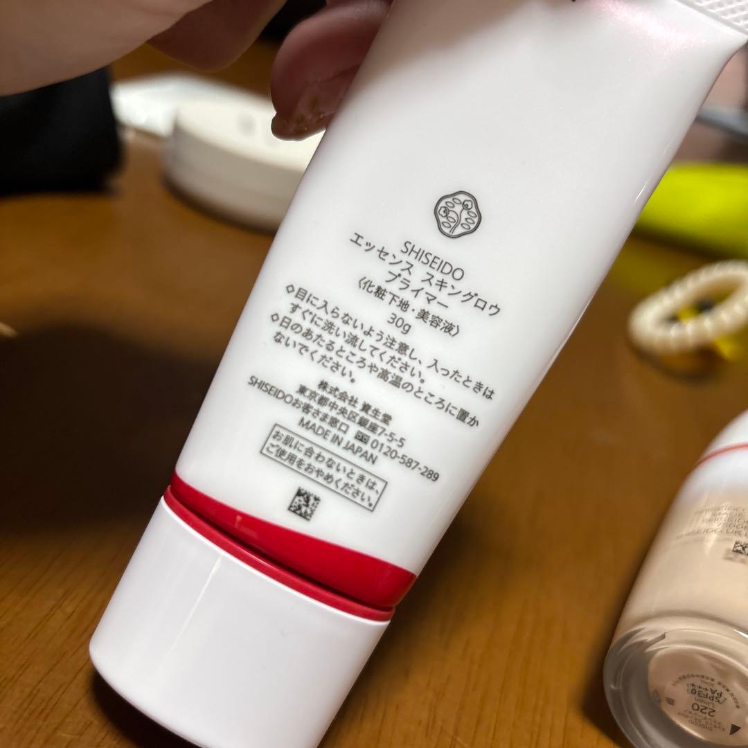 化粧下地 SHISEIDO REVITAL ESSENCE SKIN GLOW 30g