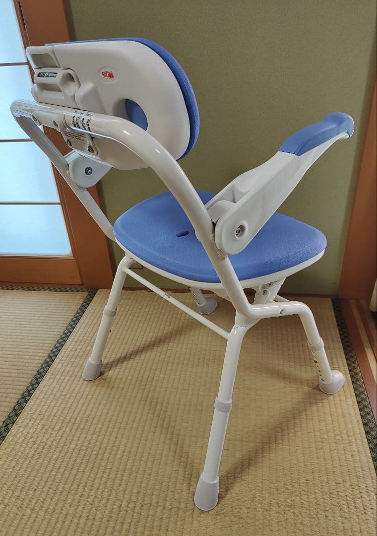 値下げしました。介護用風呂椅子　楽らく開閉シャワーベンチ S ブルー