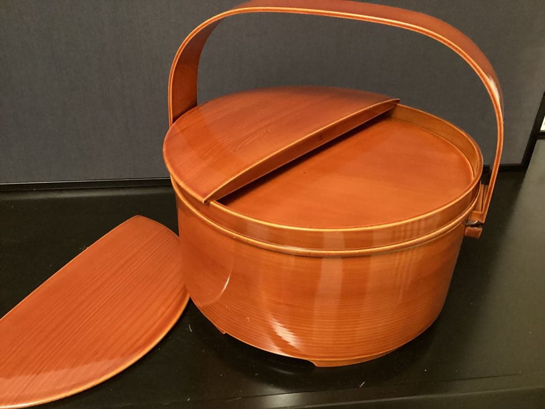 天然木　飛騨春慶塗　丸形重箱 二段重　持ち手 重箱　直径24　高さ24cm