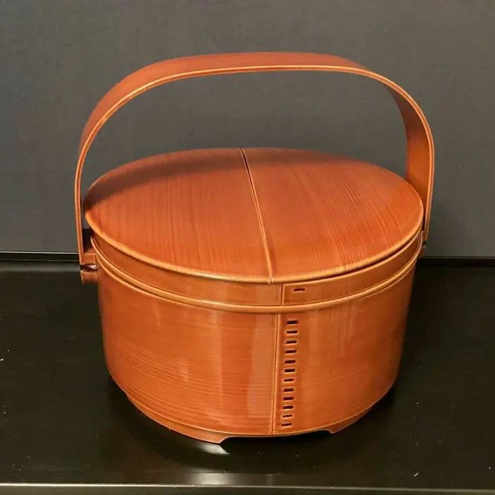 天然木　飛騨春慶塗　丸形重箱 二段重　持ち手 重箱　直径24　高さ24cm