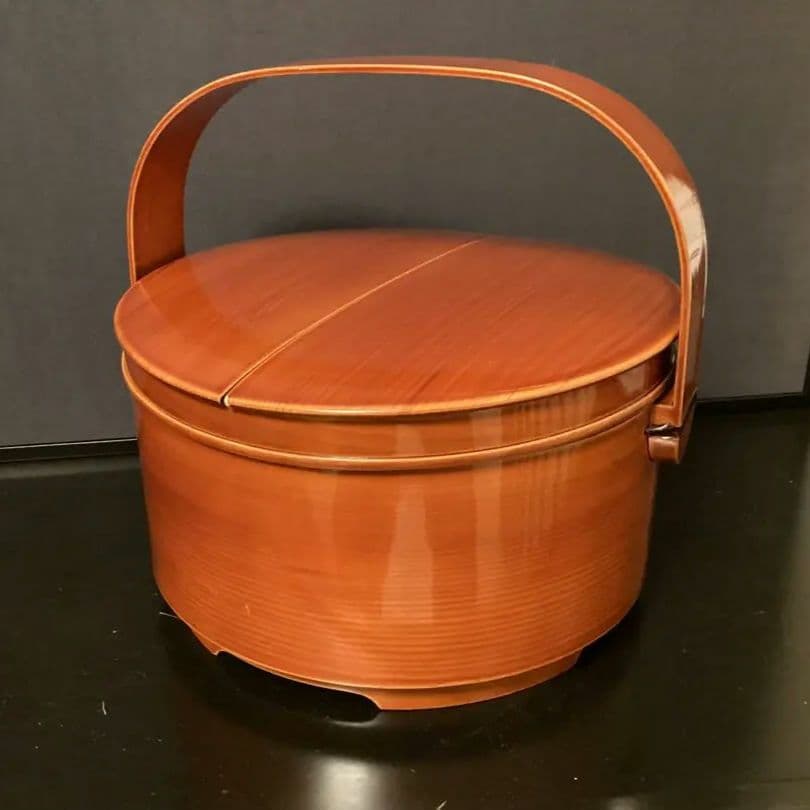 天然木　飛騨春慶塗　丸形重箱 二段重　持ち手 重箱　直径24　高さ24cm