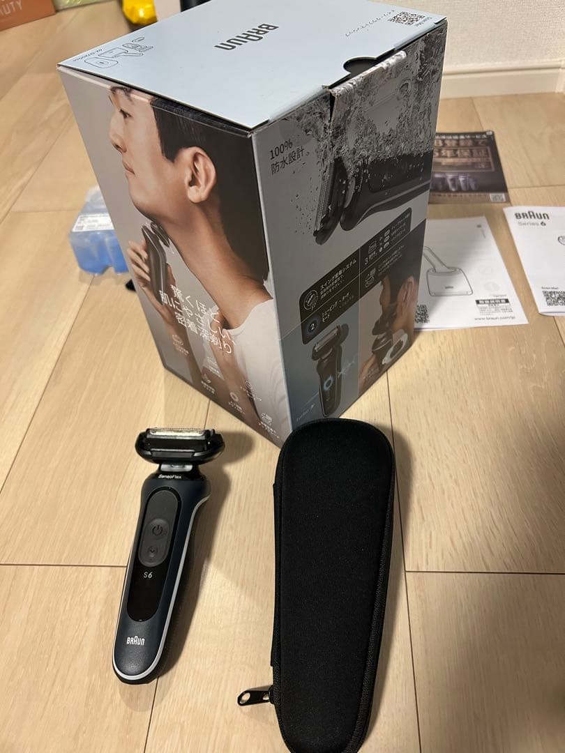 BRAUN Series 6 メンズシェーバー　付属品完備