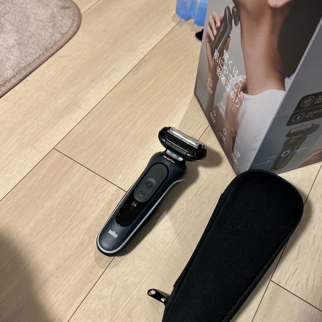 BRAUN Series 6 メンズシェーバー　付属品完備