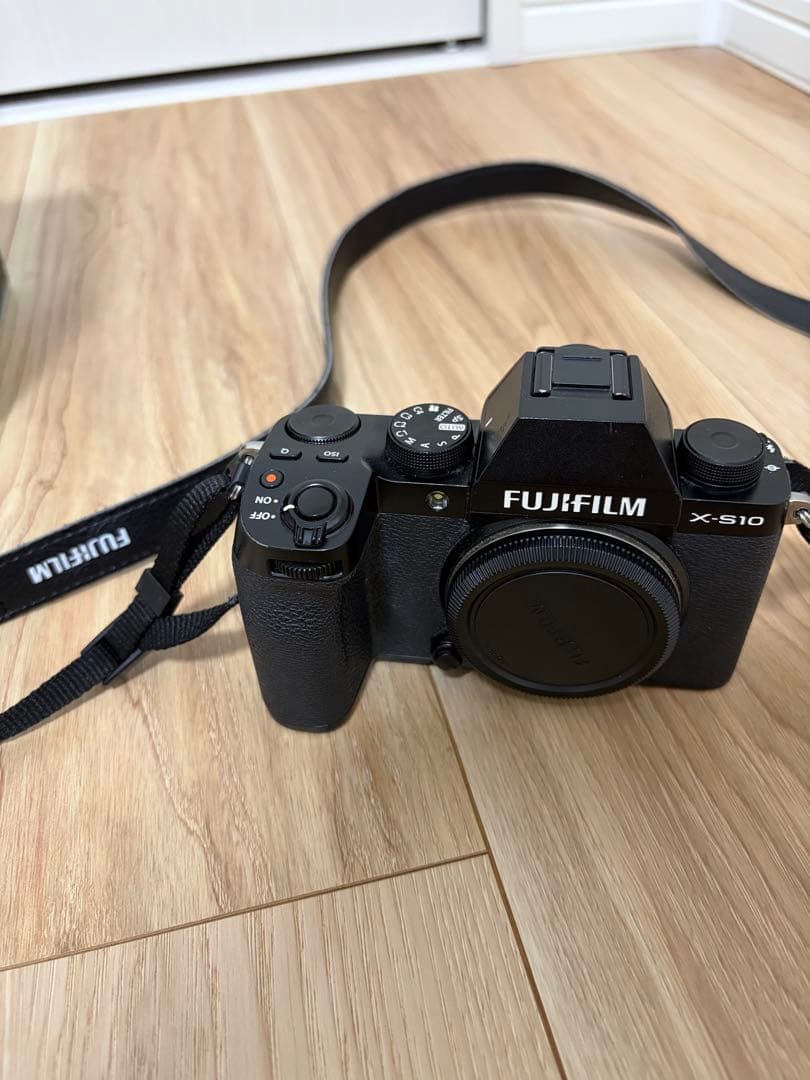 FUJIFILM 富士フィルム X-S10 ミラーレスカメラ 本体