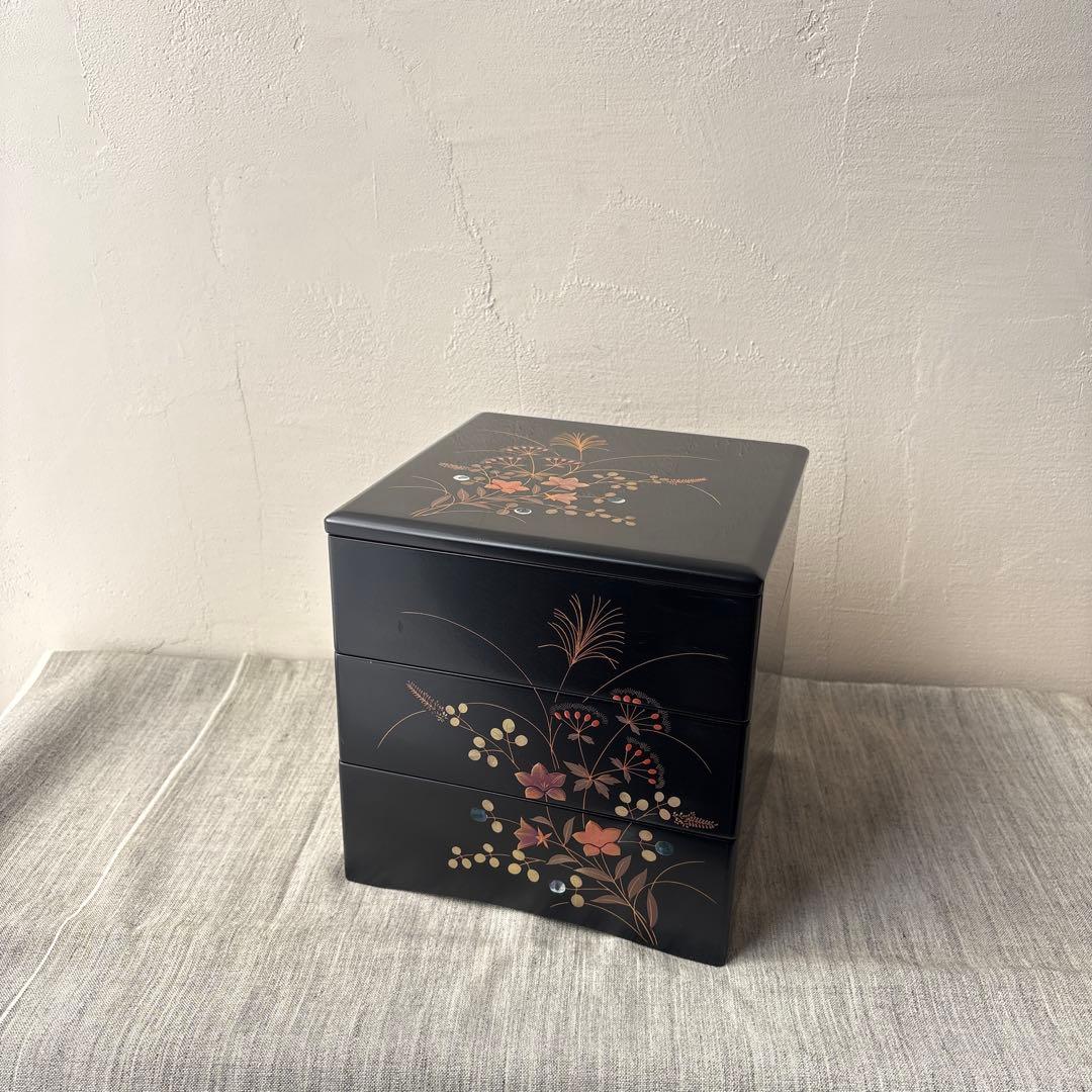 重箱 木製 秋の七草 黒 三段 内朱 古代朱 螺鈿 蒔絵 漆塗り 20cm