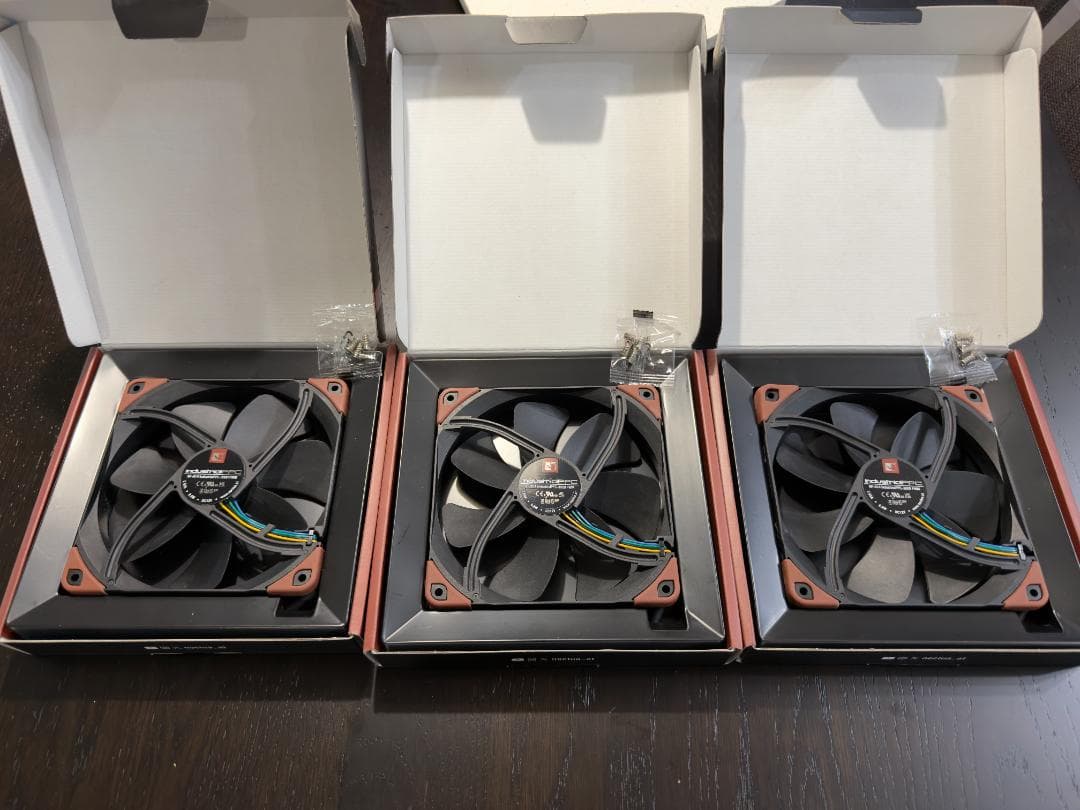 Noctua NF-A14 industrialPPC-3000 PWM×3