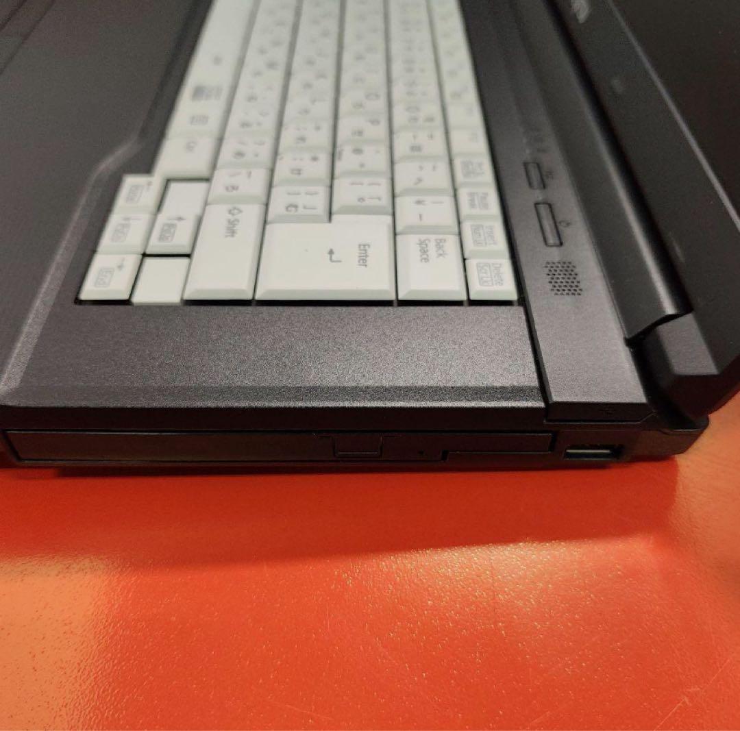 ノートパソコン美品 富士通 DVD 爆速SSD Windows11
