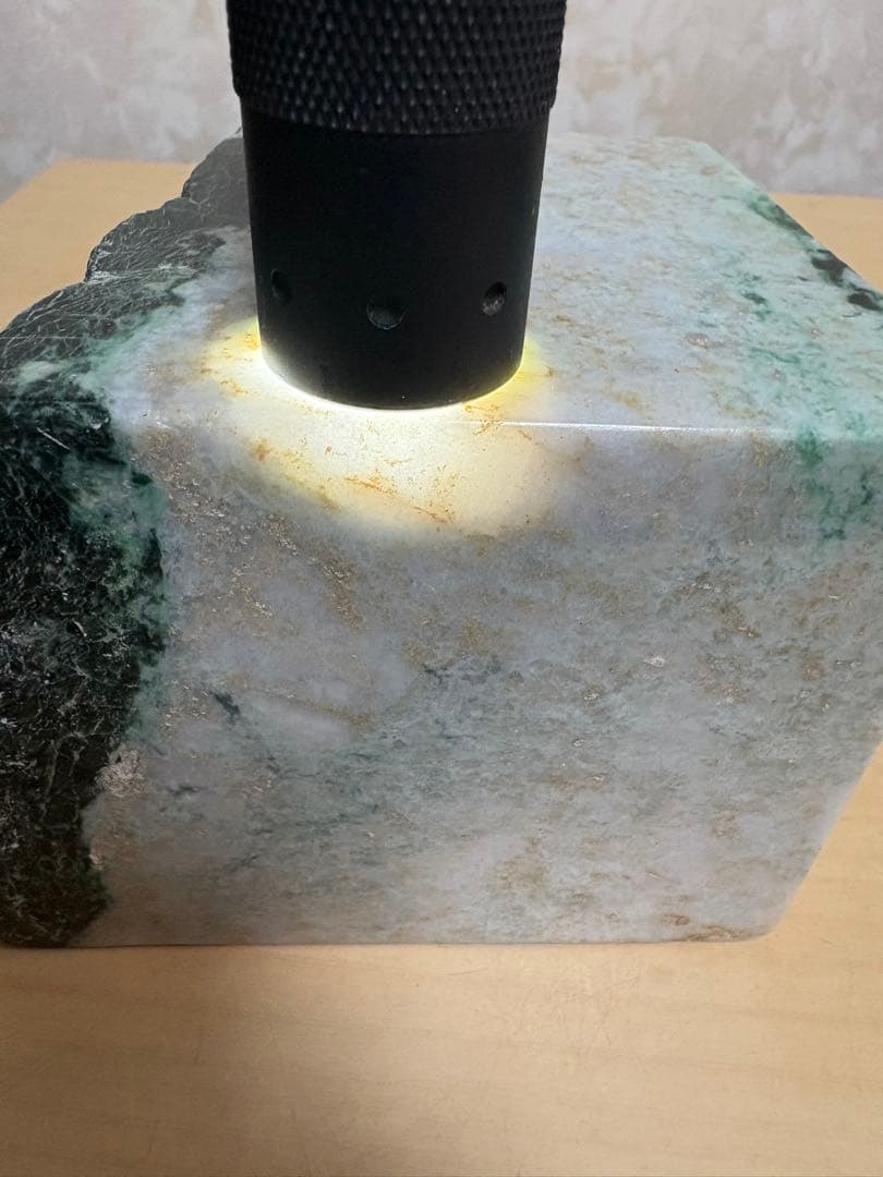 ミャンマー産特大天然本翡翠原石　約2936g5面カット5面磨き済みこのまま置物に