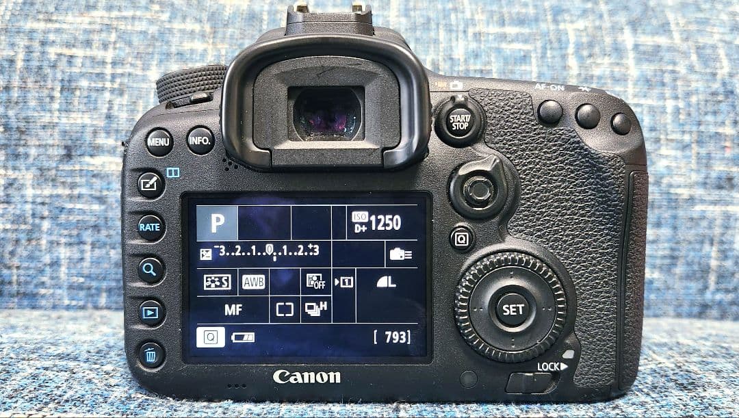 土日限定Canon キャノンEOS 7D MARK2 Ⅱボディ CFカード付き