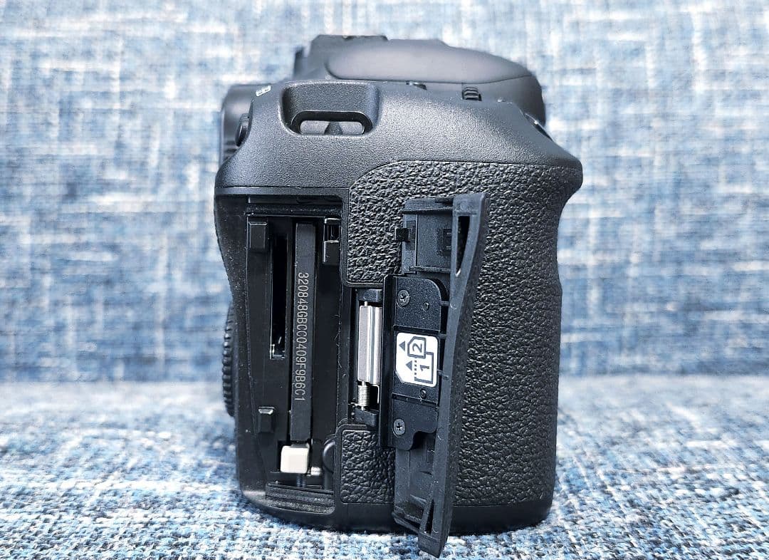 土日限定Canon キャノンEOS 7D MARK2 Ⅱボディ CFカード付き