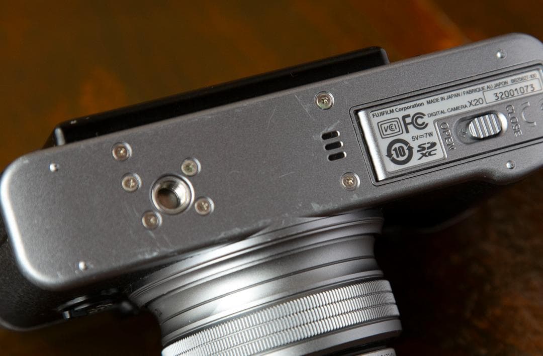 FUJIFILM フジフィルム X20 コンパクトデジタルカメラ〈動作未確認〉