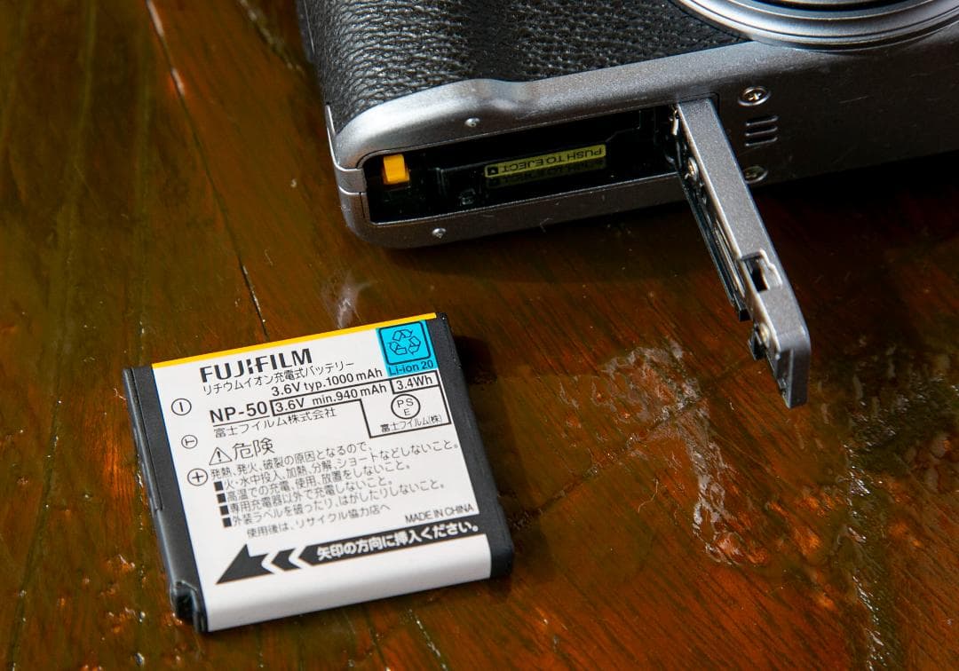 FUJIFILM フジフィルム X20 コンパクトデジタルカメラ〈動作未確認〉