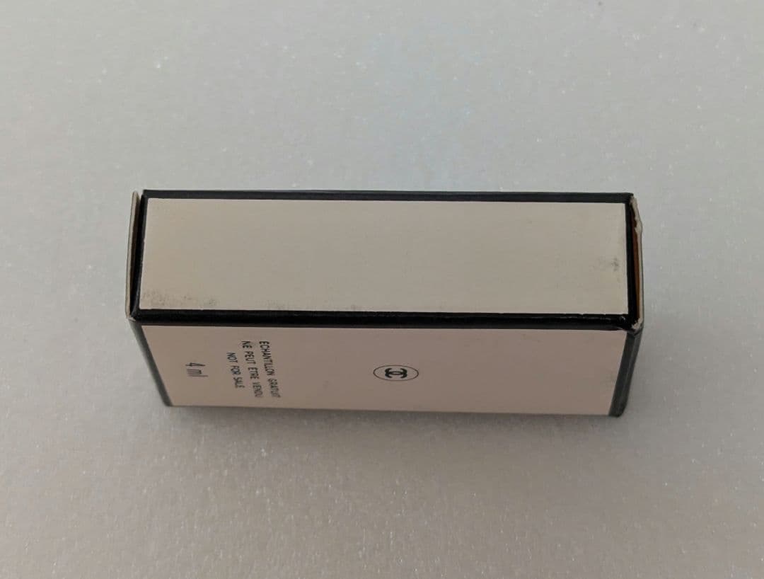 CHANEL EAU DE PARFUM N°19 ミニボトル