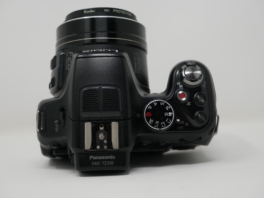 Panasonic FZ200 デジタルカメラ 本体