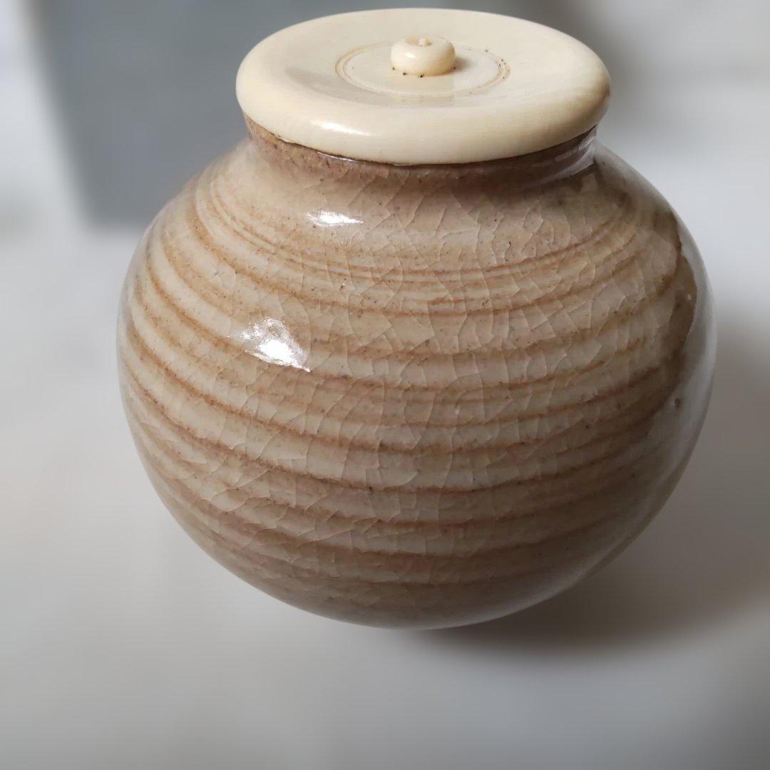 萩焼 文琳茶入 仕覆 有楽緞子 茶道具 茶入 美品 です。