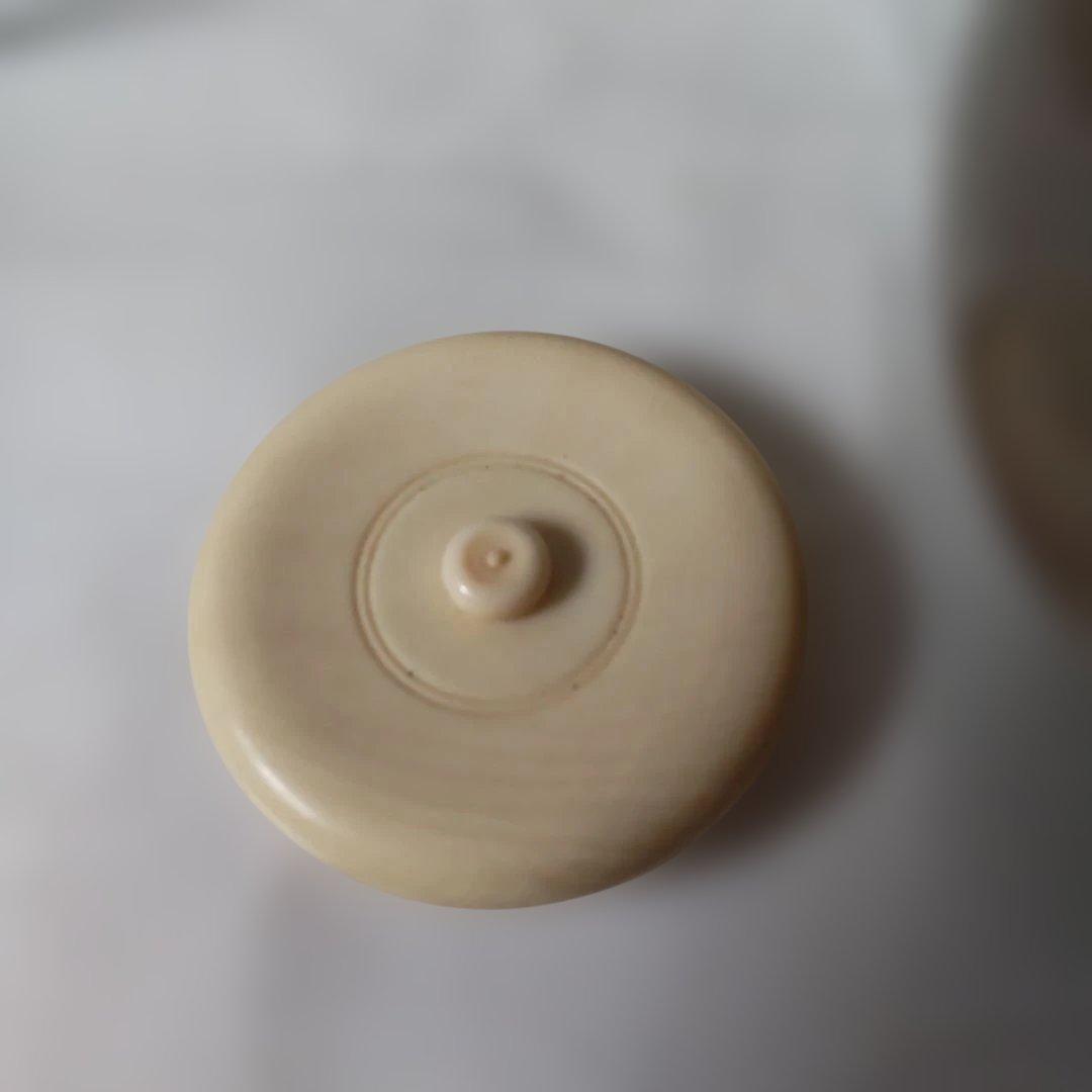 萩焼 文琳茶入 仕覆 有楽緞子 茶道具 茶入 美品 です。