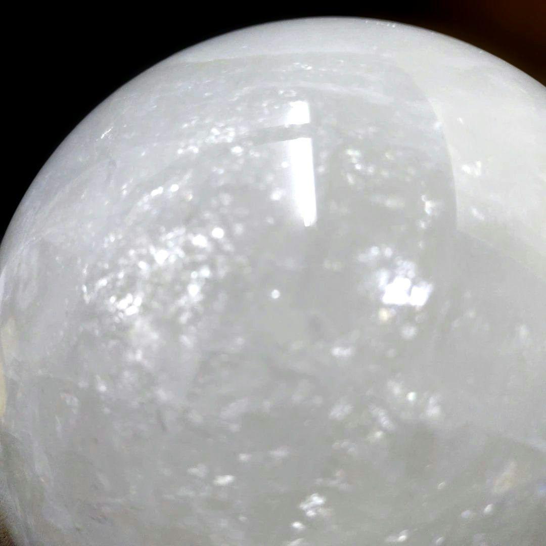 ヒマラヤ水晶　丸玉　スフィア　2.4Kg　木製台座付き！　②