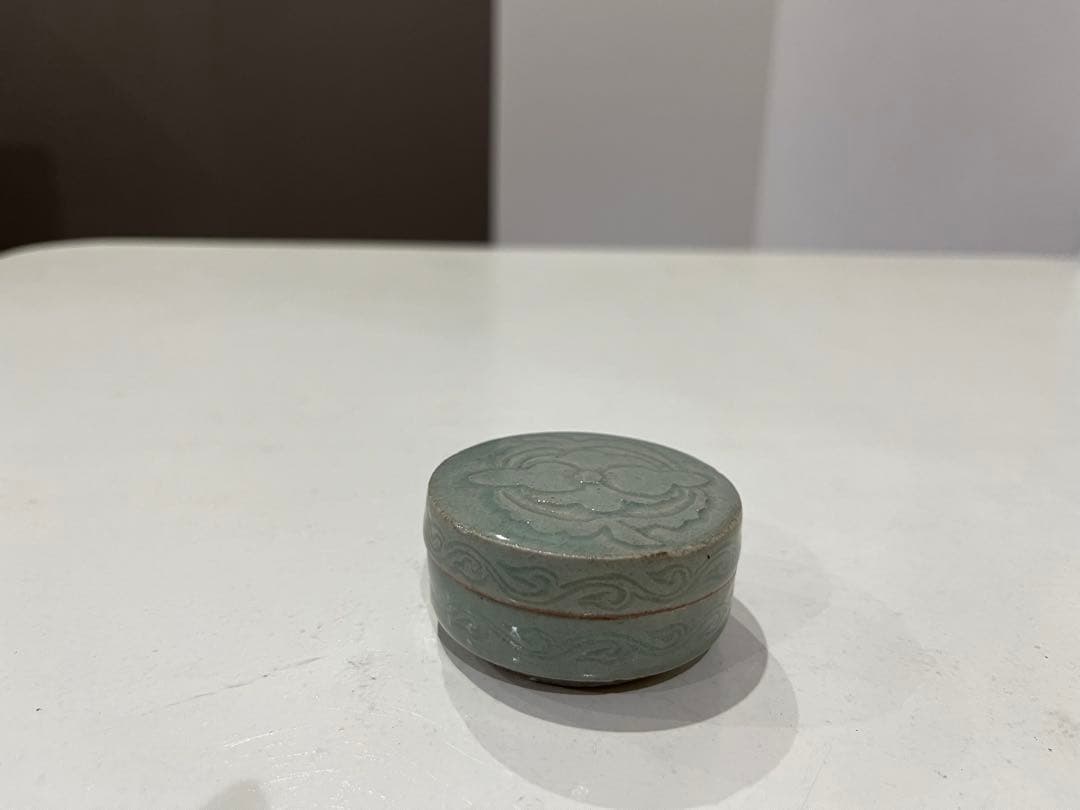 青磁香合　廣州窯