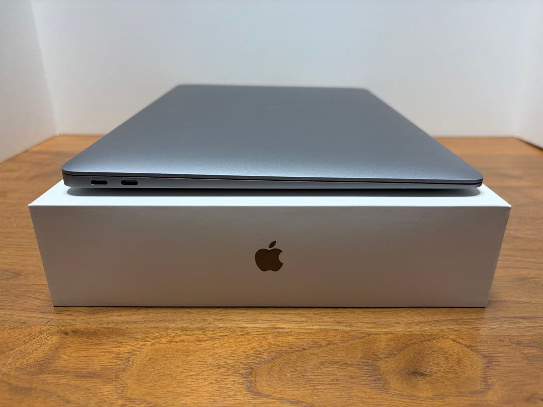美品❗️MacBook Air 2019スペースグレi5 256GB USキー