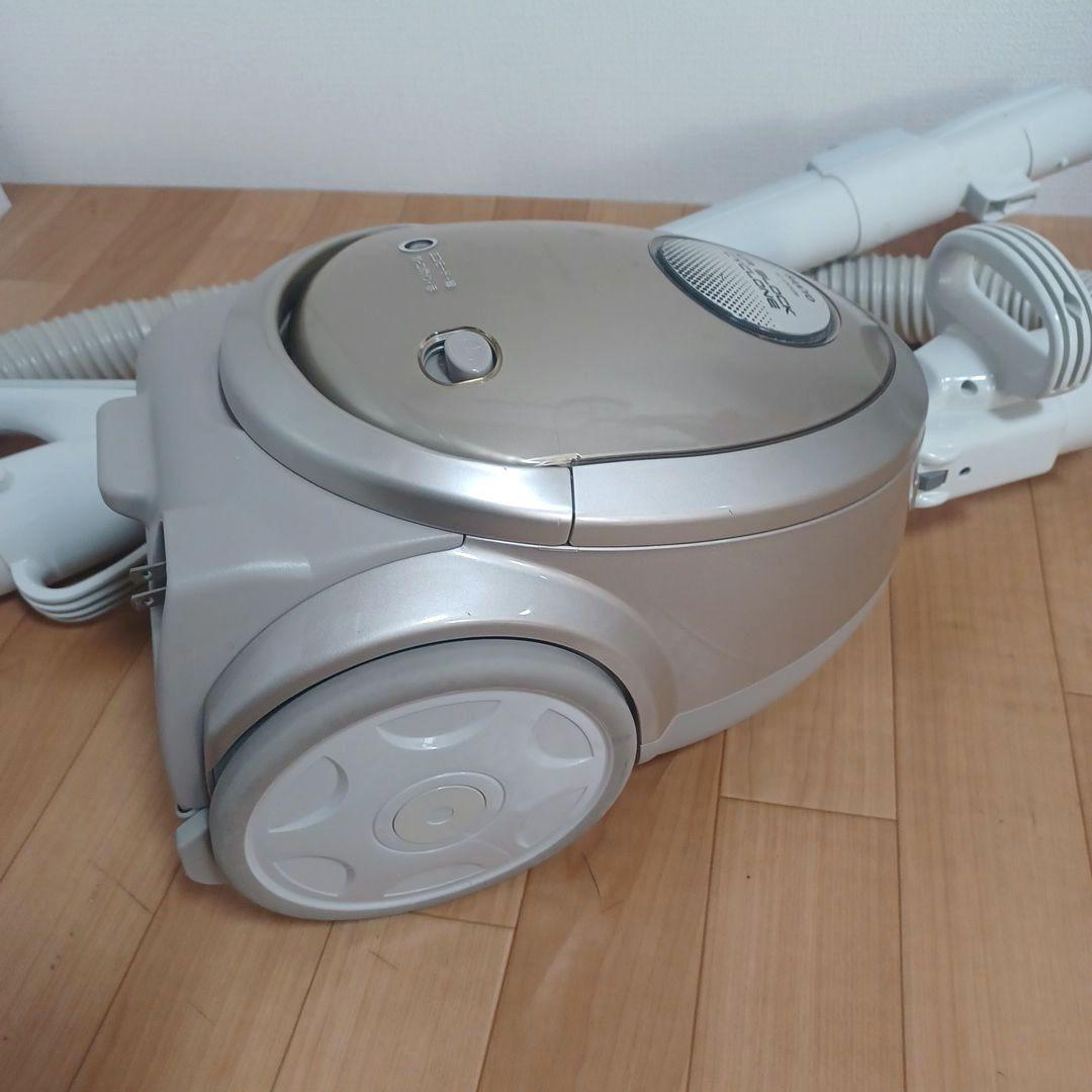 SANYO サイクロン式 掃除機　クリーナー