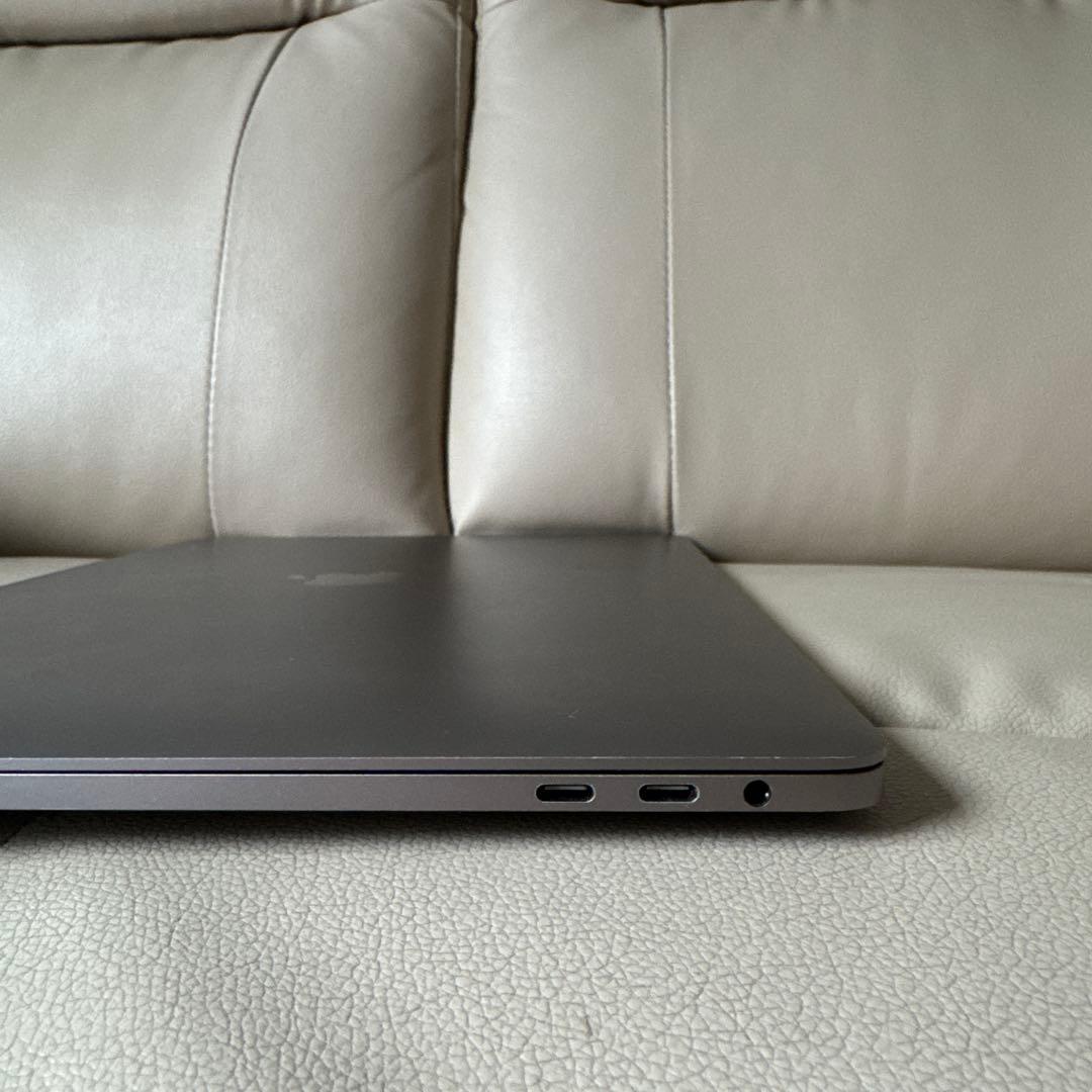 Macbook Pro 15.4”,i9,16GB,512GB,Radeon