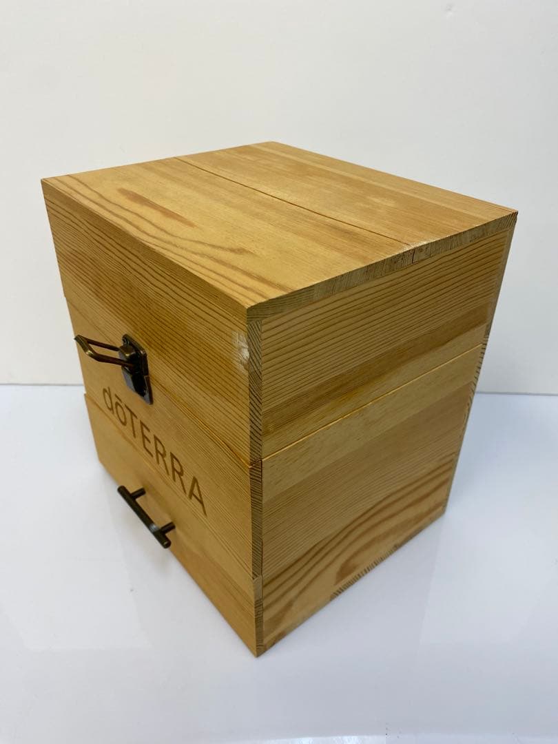 dōTERRA エッセンシャルオイル 75本収納 木製ボックス