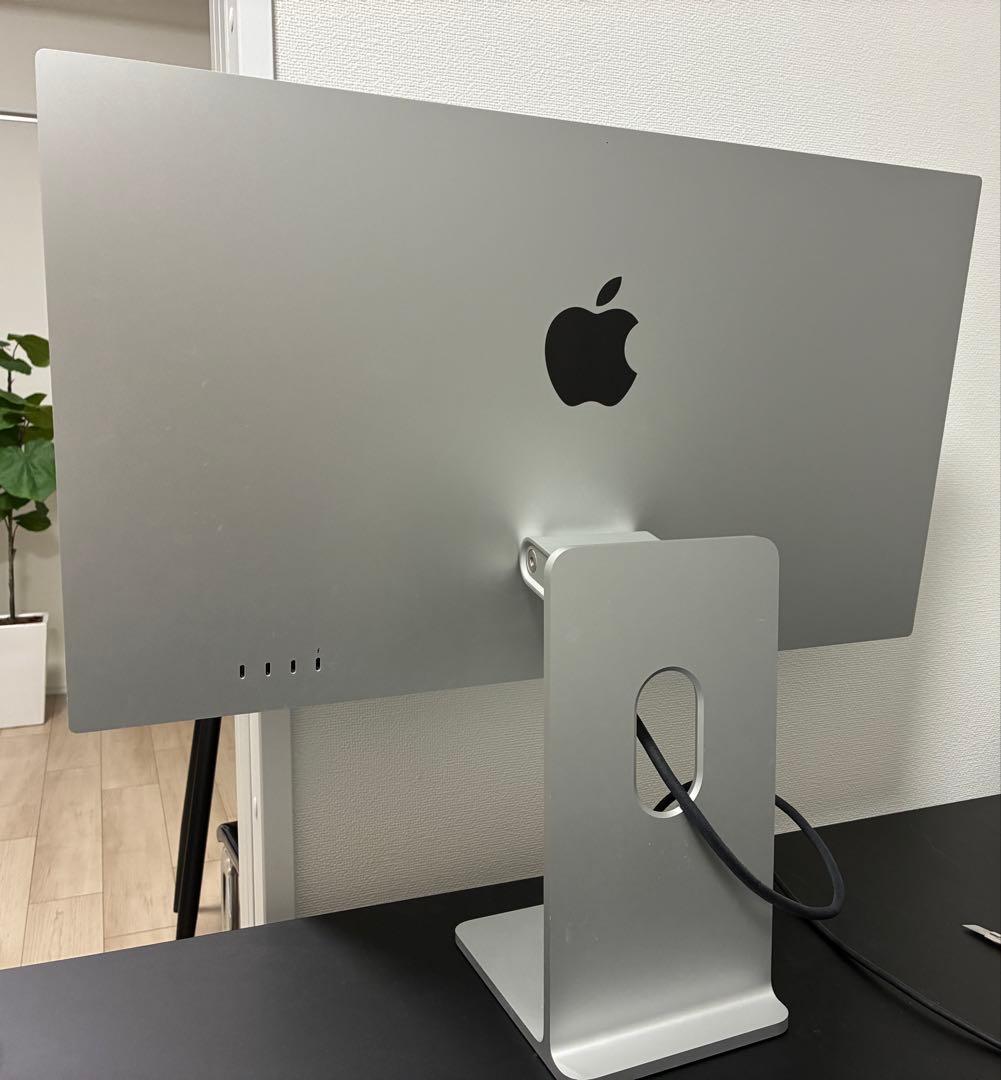 Studio Display Nano Texture 傾きと高さを調整できる