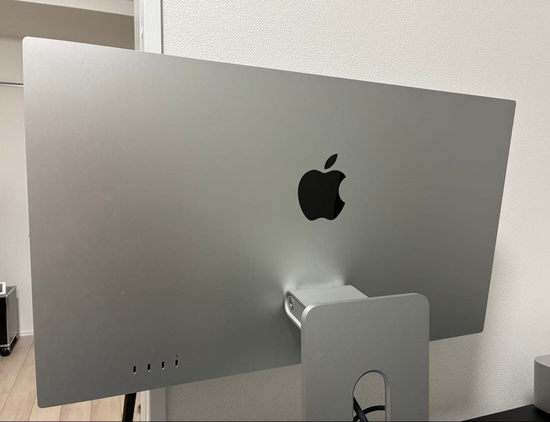 Studio Display Nano Texture 傾きと高さを調整できる