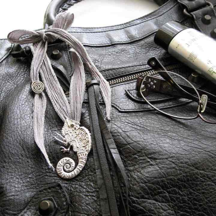 ハンドメイド　カメレオン　ピンズ　シルバー925