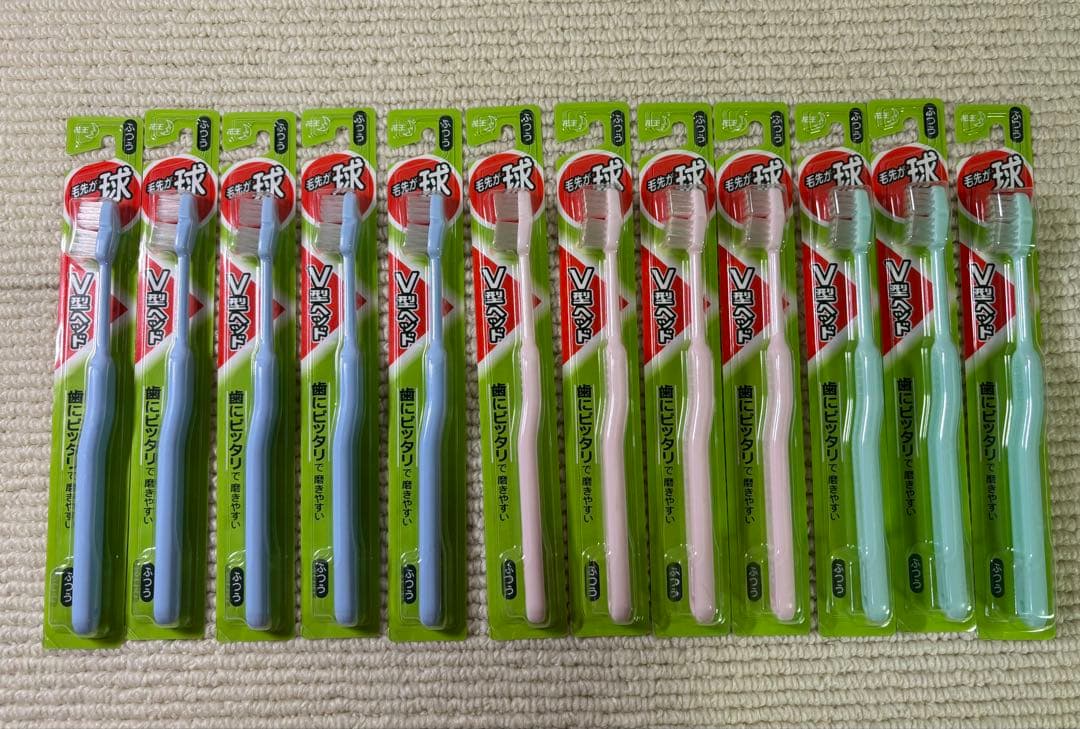 新品 未使用 花王 歯ブラシ 毛先が球 V型ヘッド ふつう12本入り