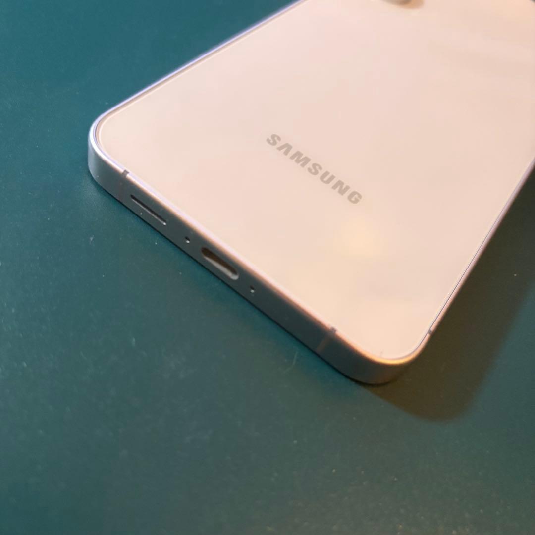 美品 Samsung Galaxy S24 FE ホワイト 本体