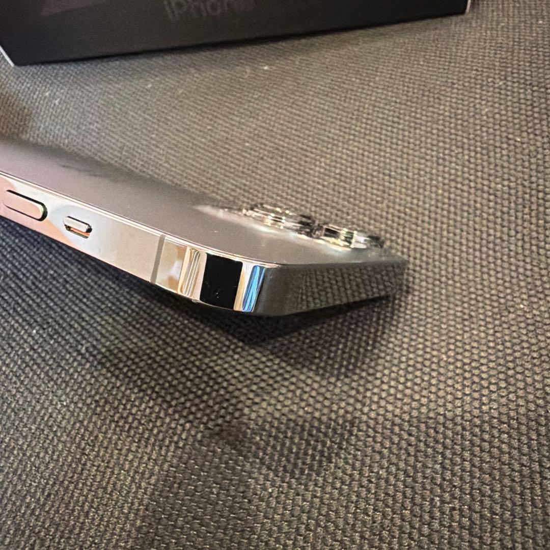 タエブ　iPhone 13 Pro 256GB グラファイト　美品