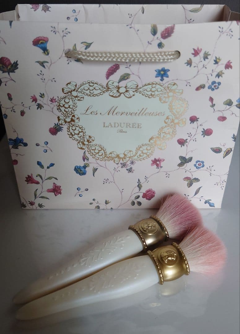 LADUREEレメルヴェイユーズラデュレ ブラッシュホルダー＆ブラシ2本セット