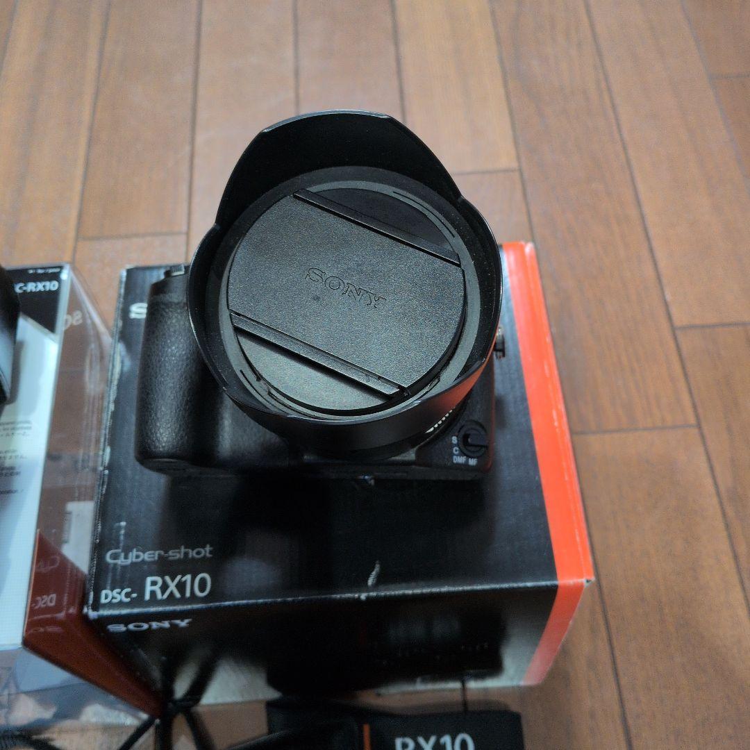 SONY Cyber-shot RX10 本体と付属品