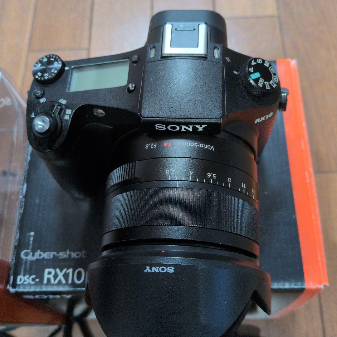 SONY Cyber-shot RX10 本体と付属品