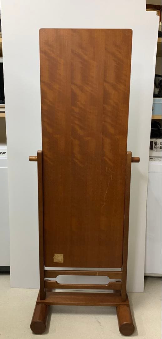 大塚家具工業の木製スタンドミラー ロゴマーク付き