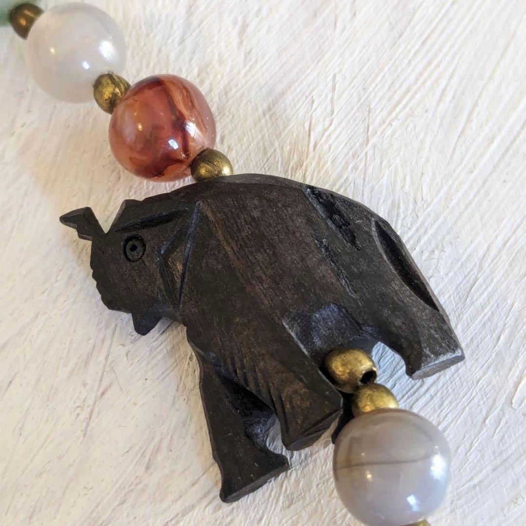 動物の木彫&天然石ビーズ ネックレス