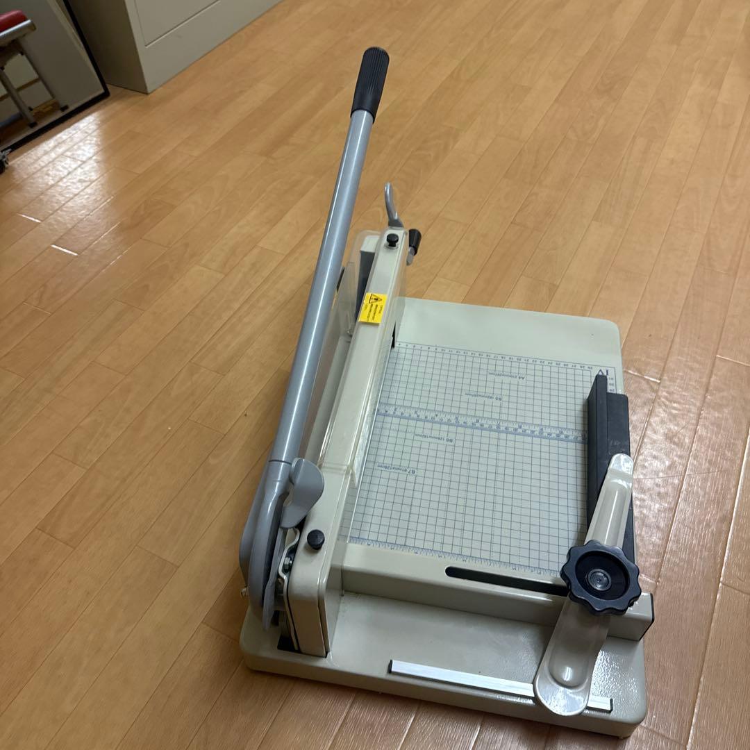 A4対応 大型手動裁断機
