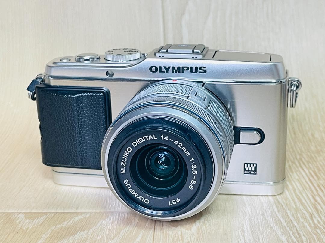 Olympus E-P3 シルバー シャッター数 1,760回 ＋ レンズセット