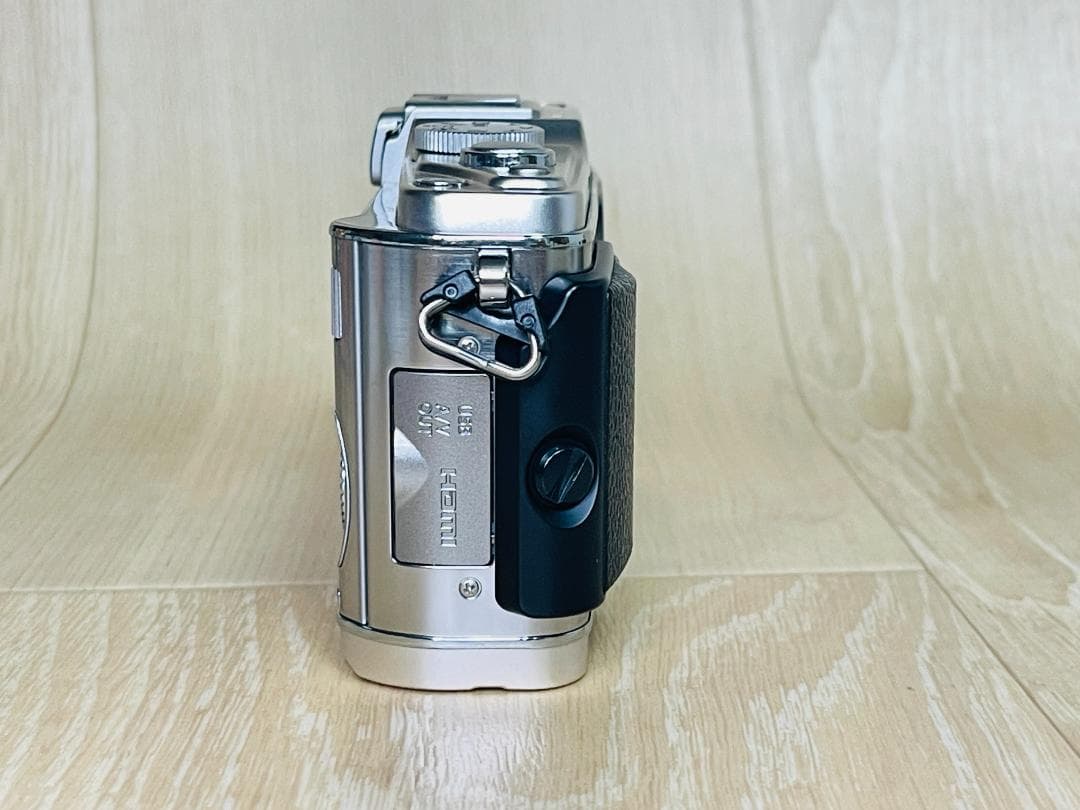 Olympus E-P3 シルバー シャッター数 1,760回 ＋ レンズセット