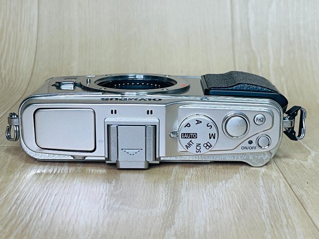 Olympus E-P3 シルバー シャッター数 1,760回 ＋ レンズセット