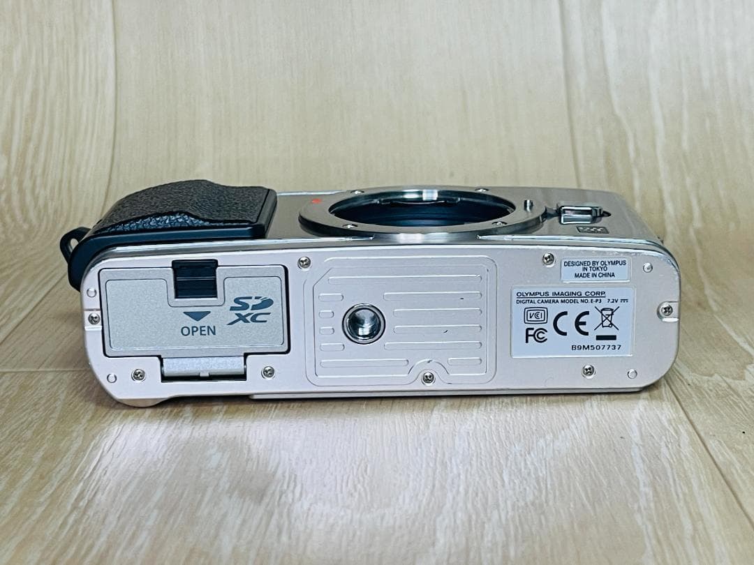 Olympus E-P3 シルバー シャッター数 1,760回 ＋ レンズセット