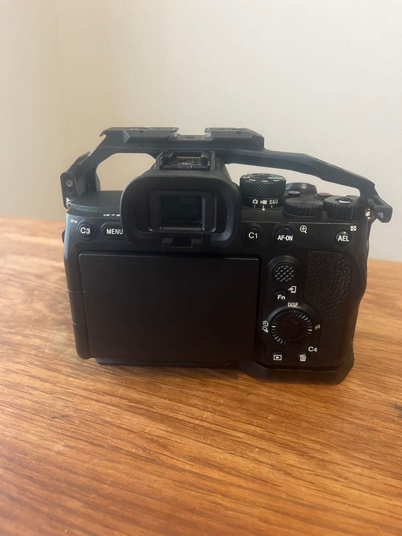 【美品】SONY α7R IV＋バッテリー2つ＋CUBE2チャージャー
