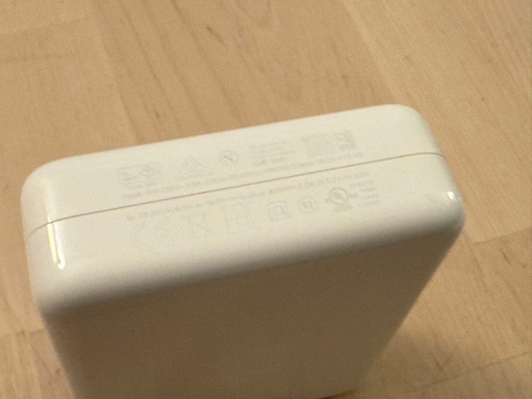 新品　Apple 140W USB-C Power Adapter A2452