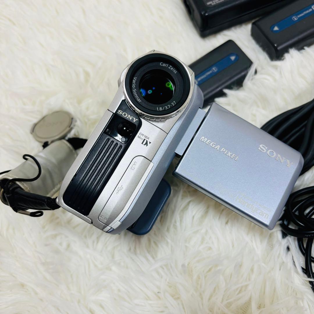 SONY ハンディカム　DCR-PC105 ビデオカメラ 本体