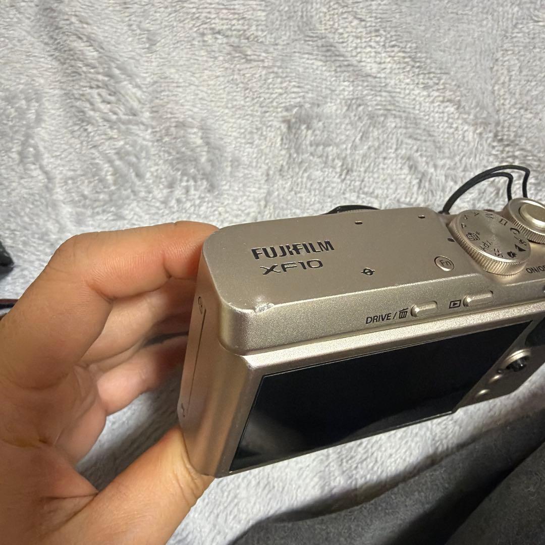 FUJIFILM XF10 本体　　シャンパンゴールド