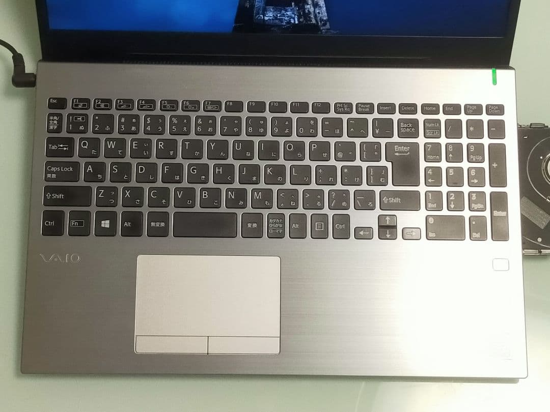 オシャレな中古VAIO Pro PH15.5インチ第8世代i7デスクノート